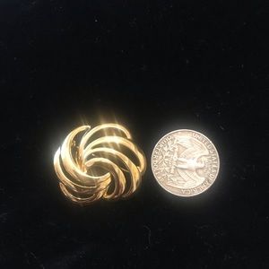 Vintage Napier gold-tone swirl brooch